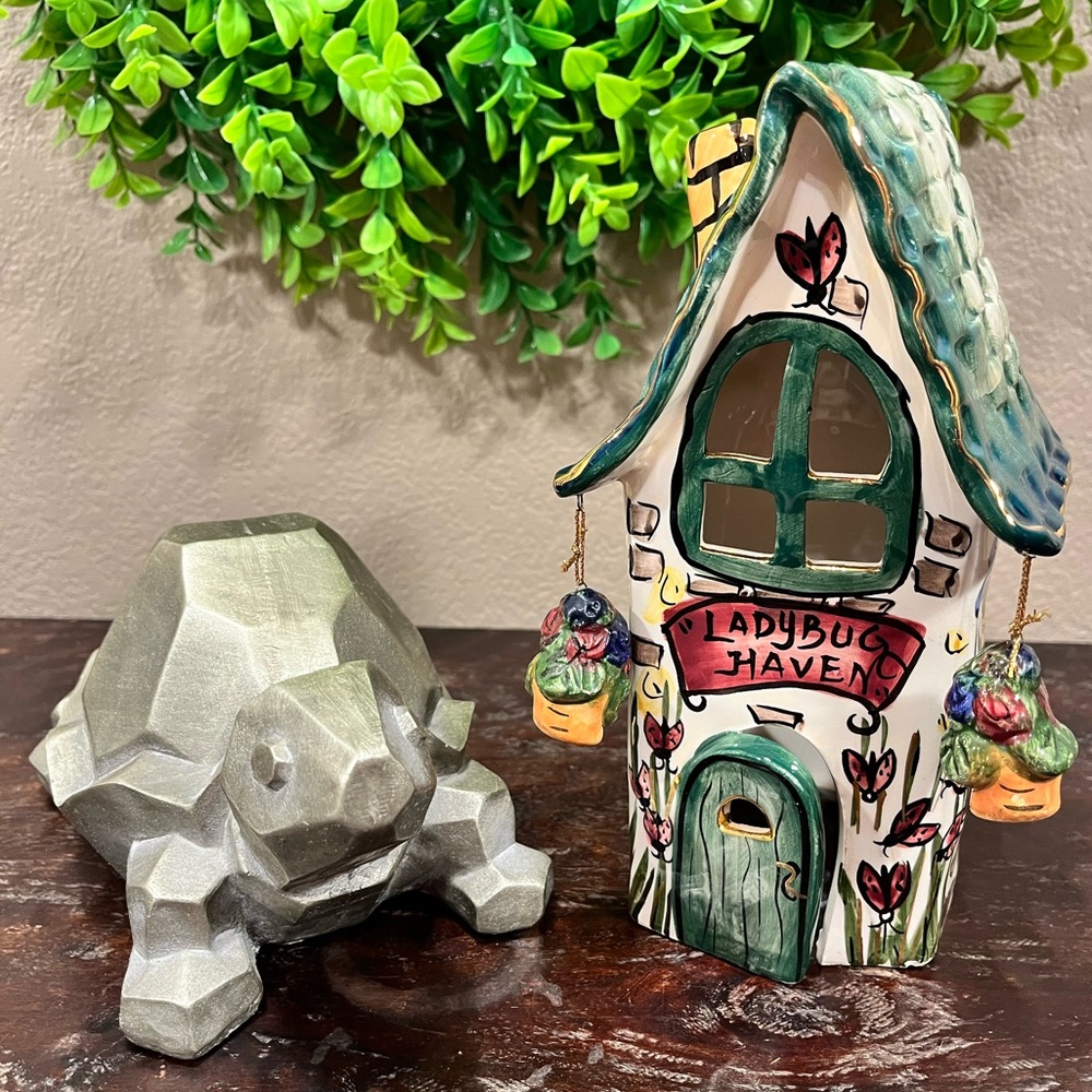 BLUE SKY CLAYWORKS ‘LADYBUG HAVEN’ CHARMING CERAMIC HOUSE